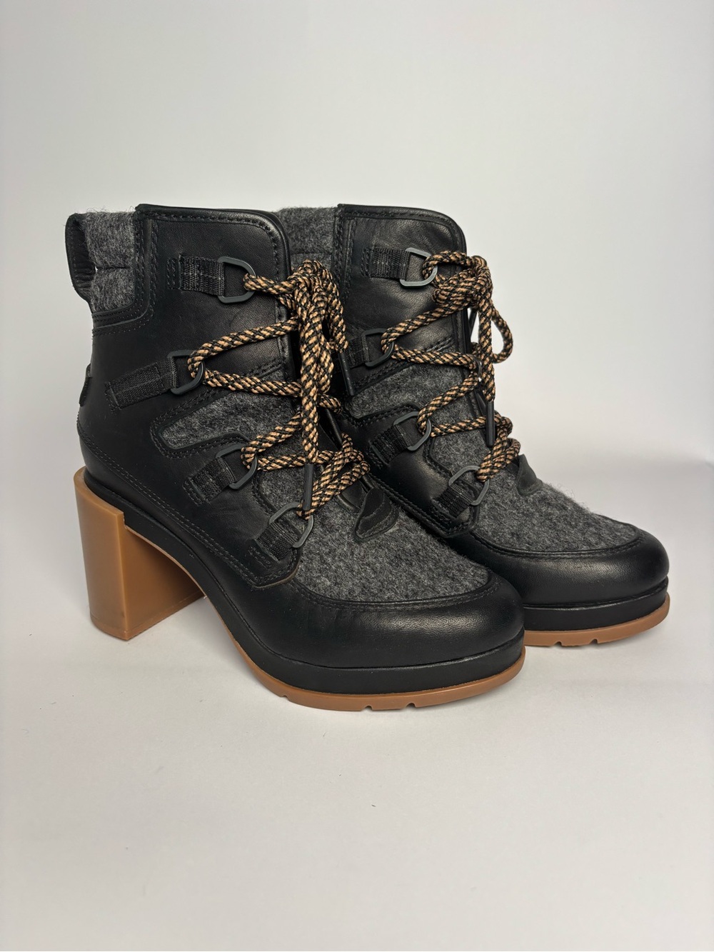 Sorel Womens Size 6 Block Heel Lace Up Boots Black Gray Felt Gum Sole